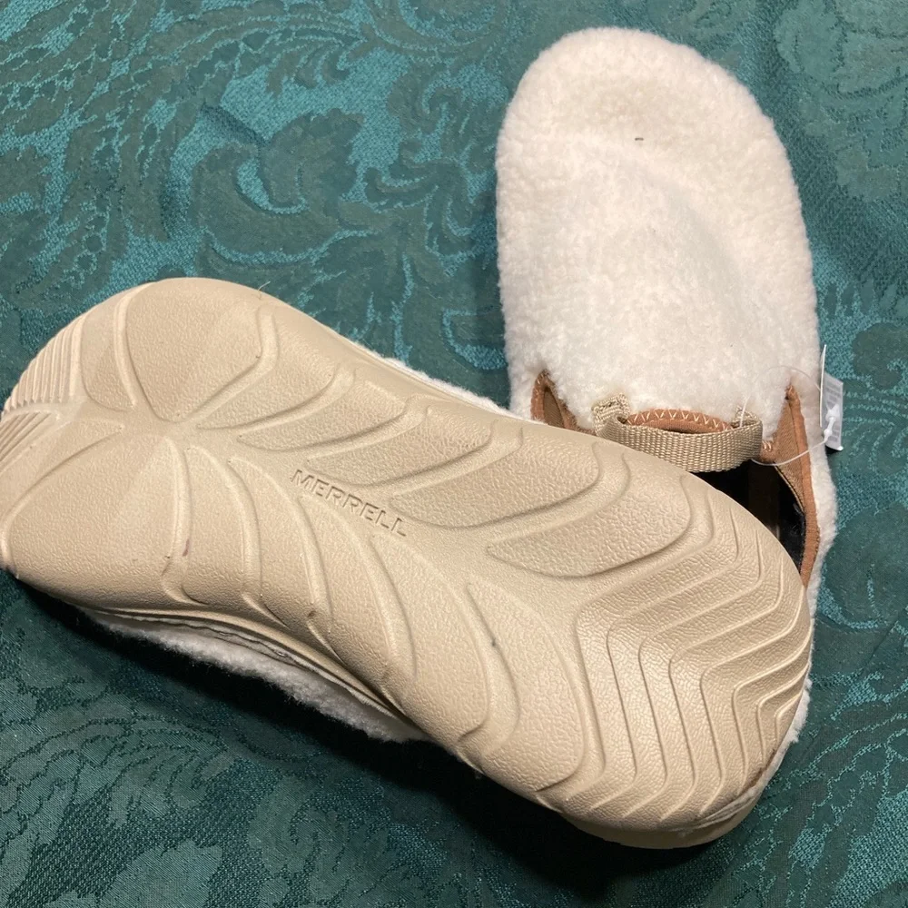 Merrell Size 8 clogs - Picture 2 of 2